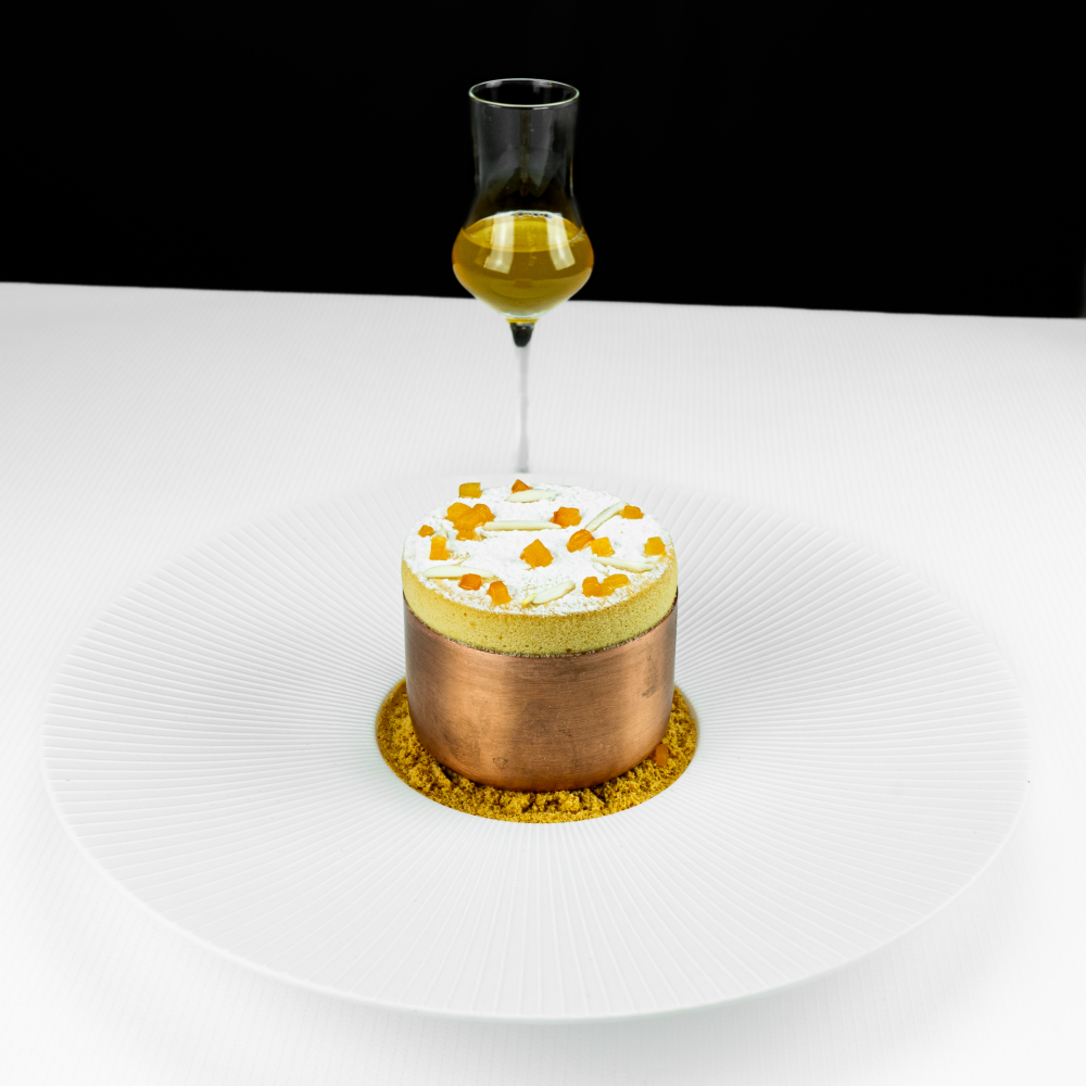 Hot and cold apricot soufflé